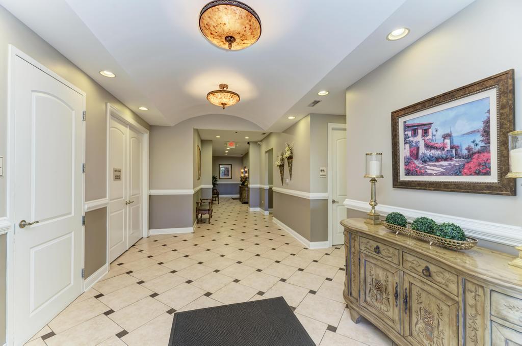 1210 N Foxdale Drive #105, Addison, IL 60101