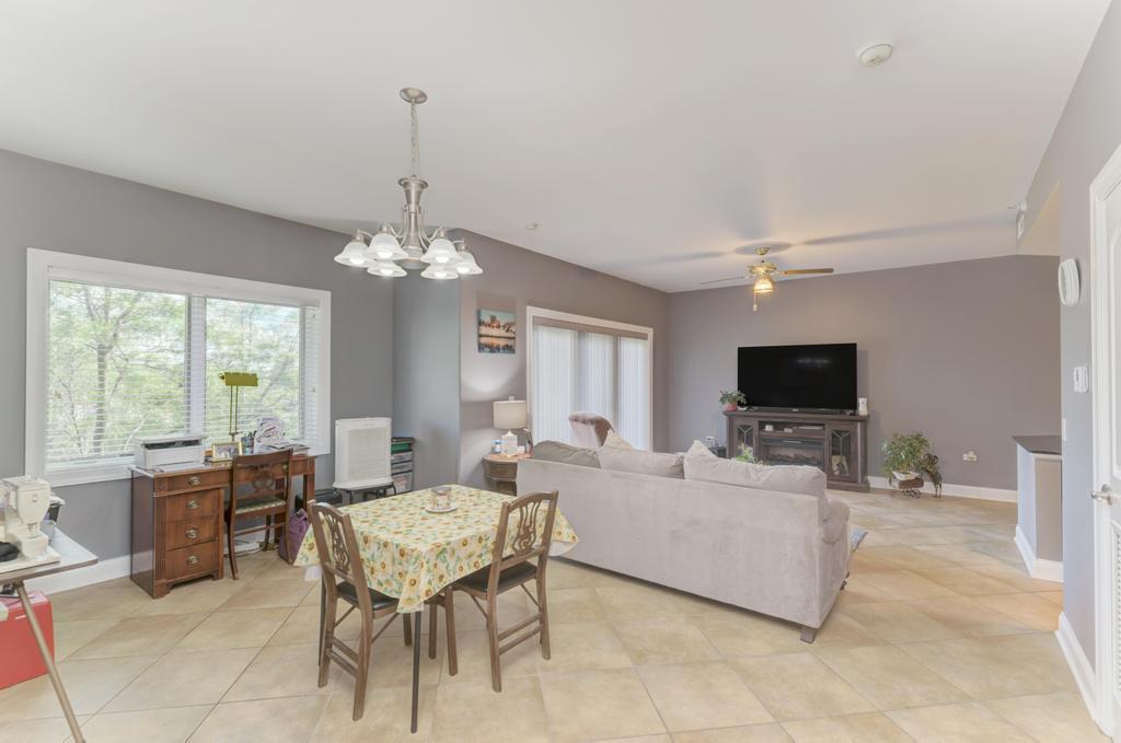 1210 N Foxdale Drive #105, Addison, IL 60101
