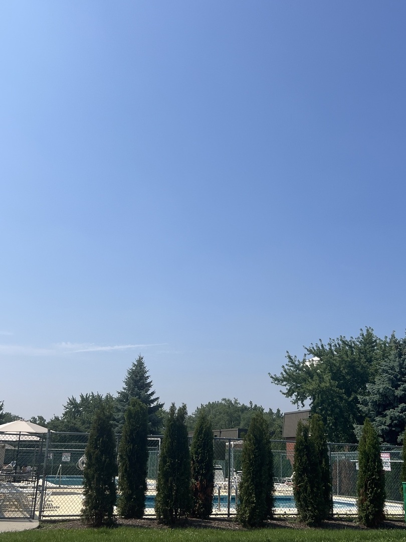 565 Fairway View Drive #2L, Wheeling, IL 60090