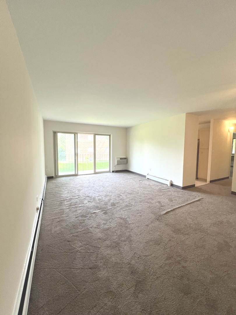 565 Fairway View Drive #2L, Wheeling, IL 60090