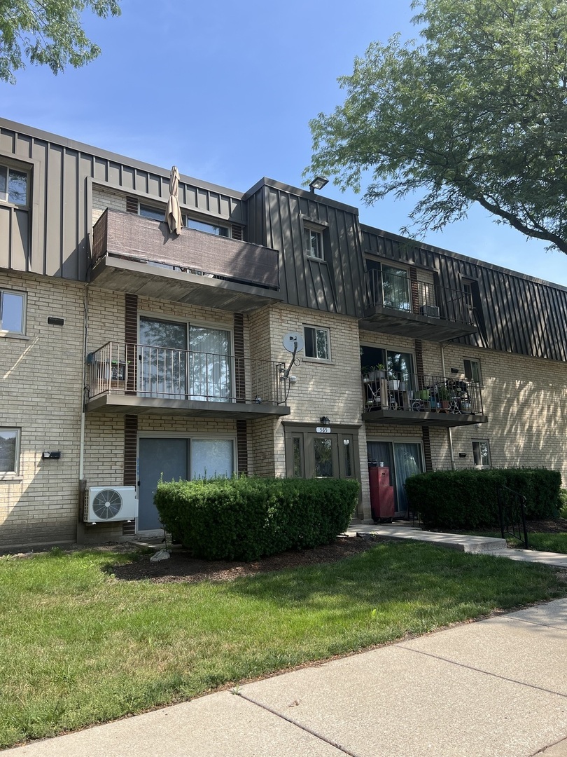 565 Fairway View Drive #2L, Wheeling, IL 60090