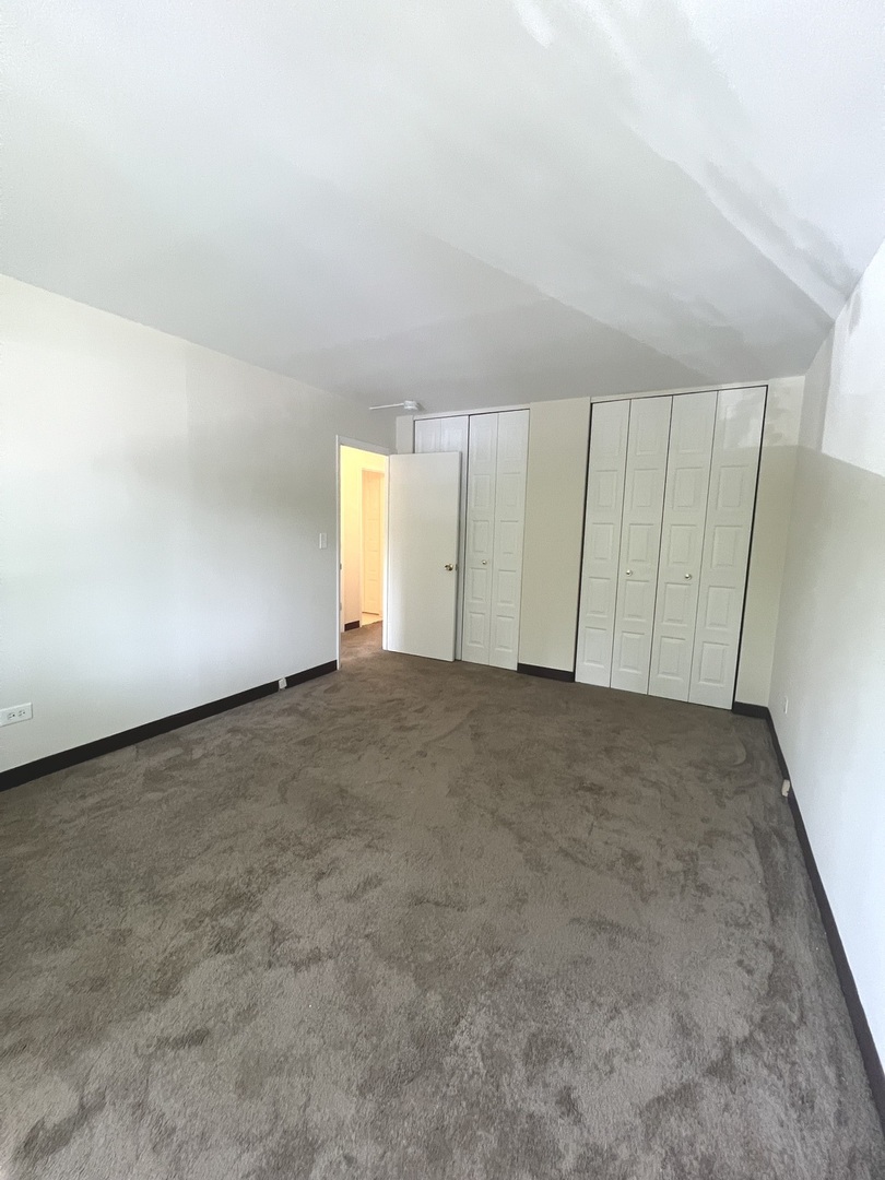 565 Fairway View Drive #2L, Wheeling, IL 60090