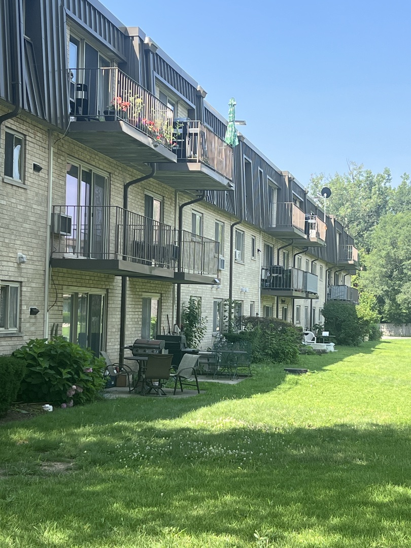 565 Fairway View Drive #2L, Wheeling, IL 60090