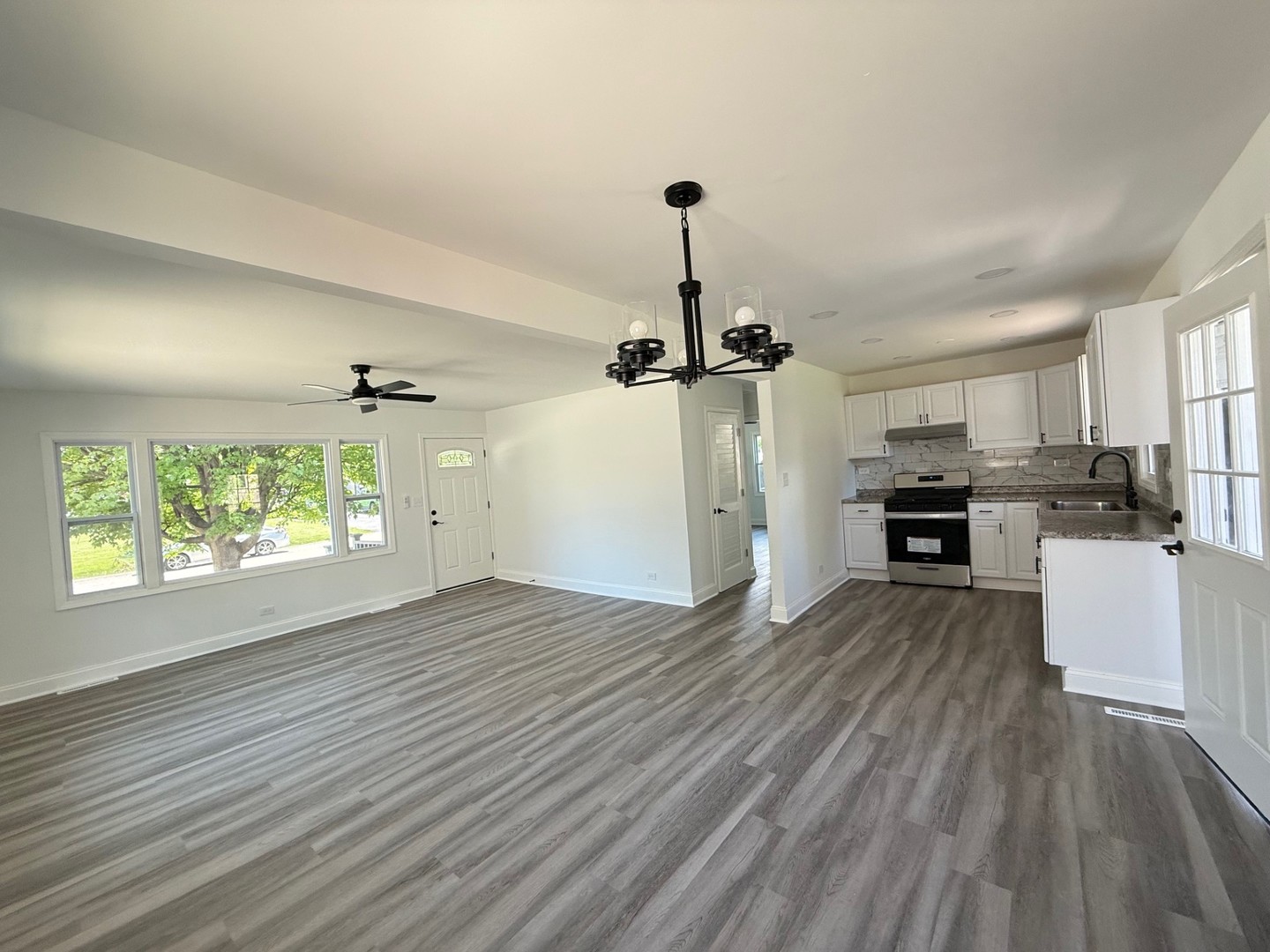 528 Ivy Court, Round Lake Beach, IL 60073
