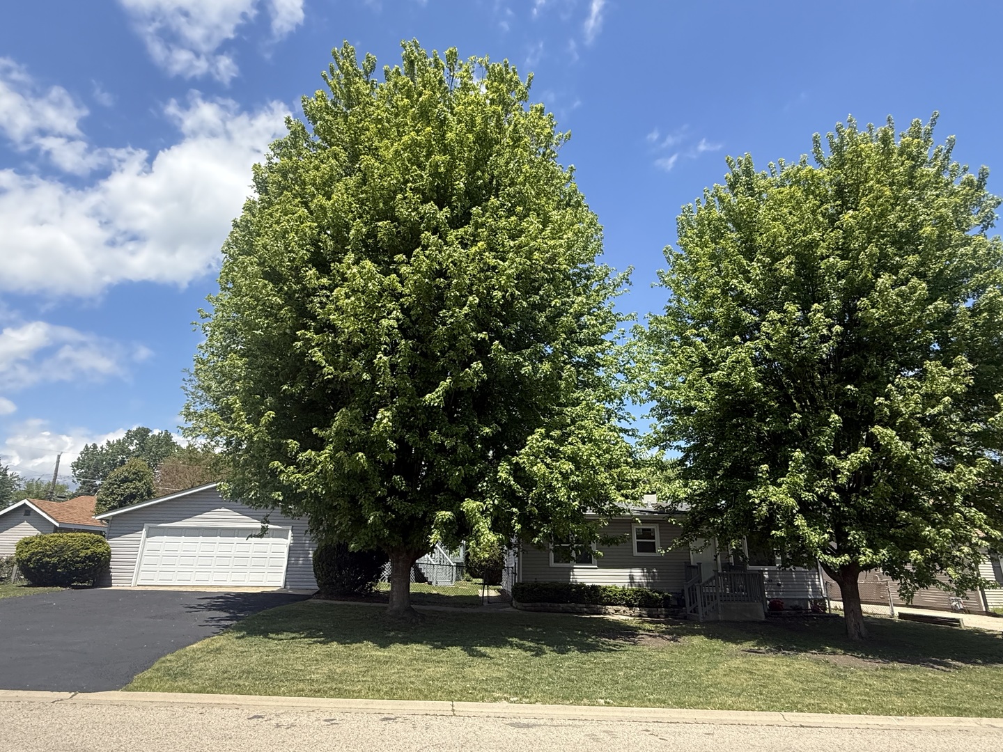 528 Ivy Court, Round Lake Beach, IL 60073