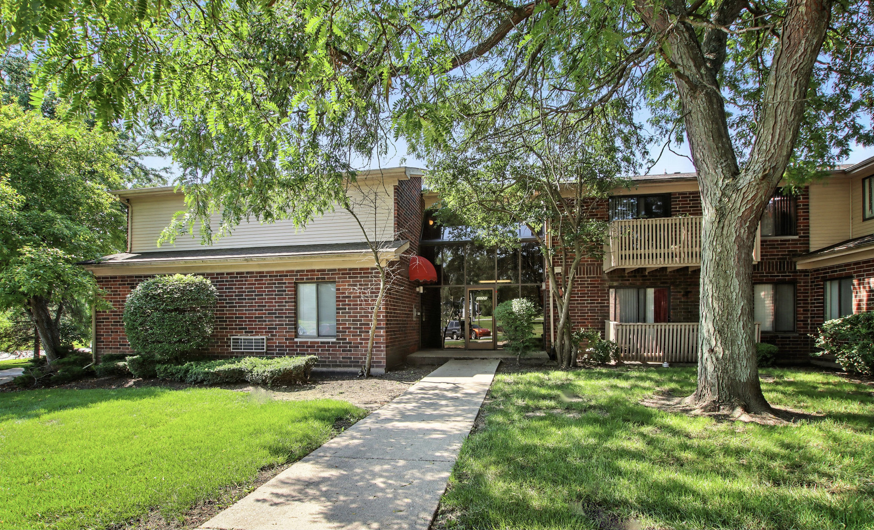 33720 N Royal Oak Lane #206, Grayslake, IL 60030