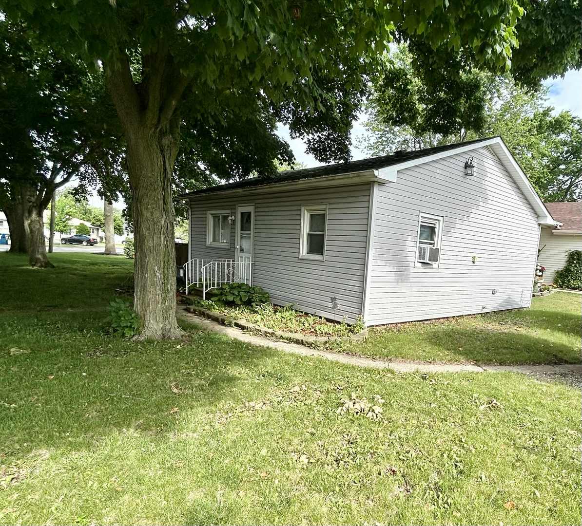 2251 Grandview Avenue, Crest Hill, IL 60403