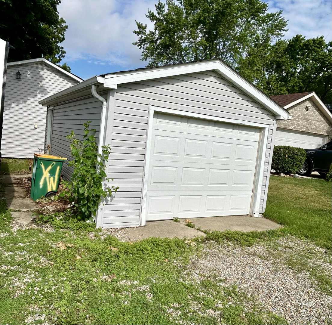 2251 Grandview Avenue, Crest Hill, IL 60403