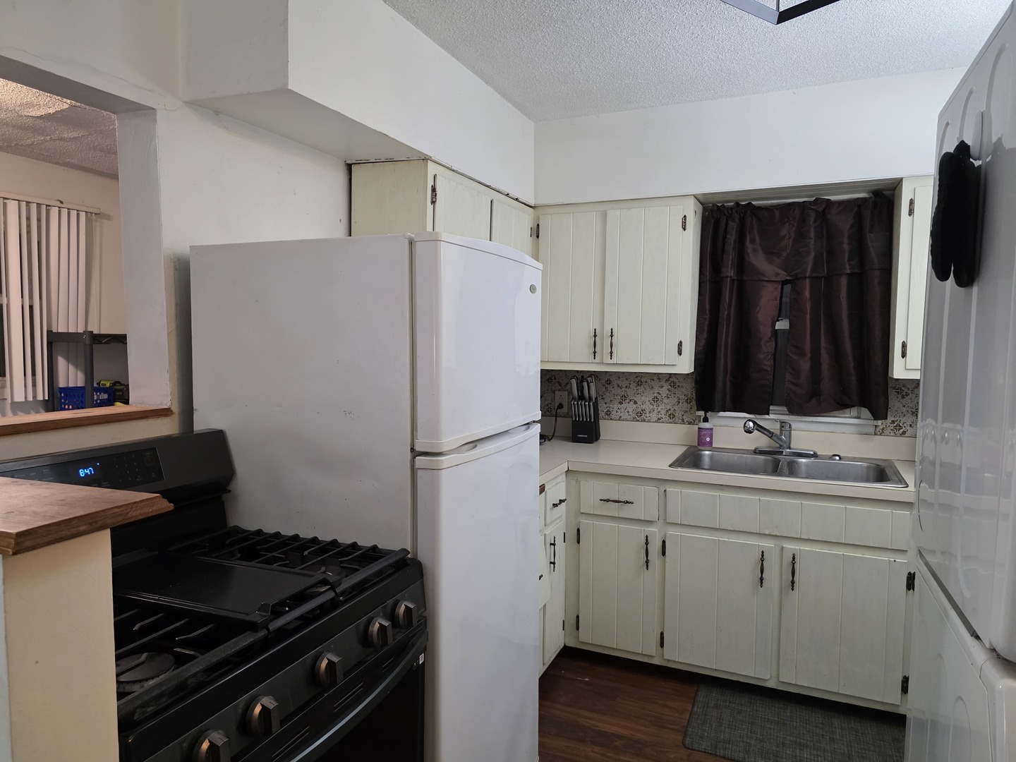 2251 Grandview Avenue, Crest Hill, IL 60403
