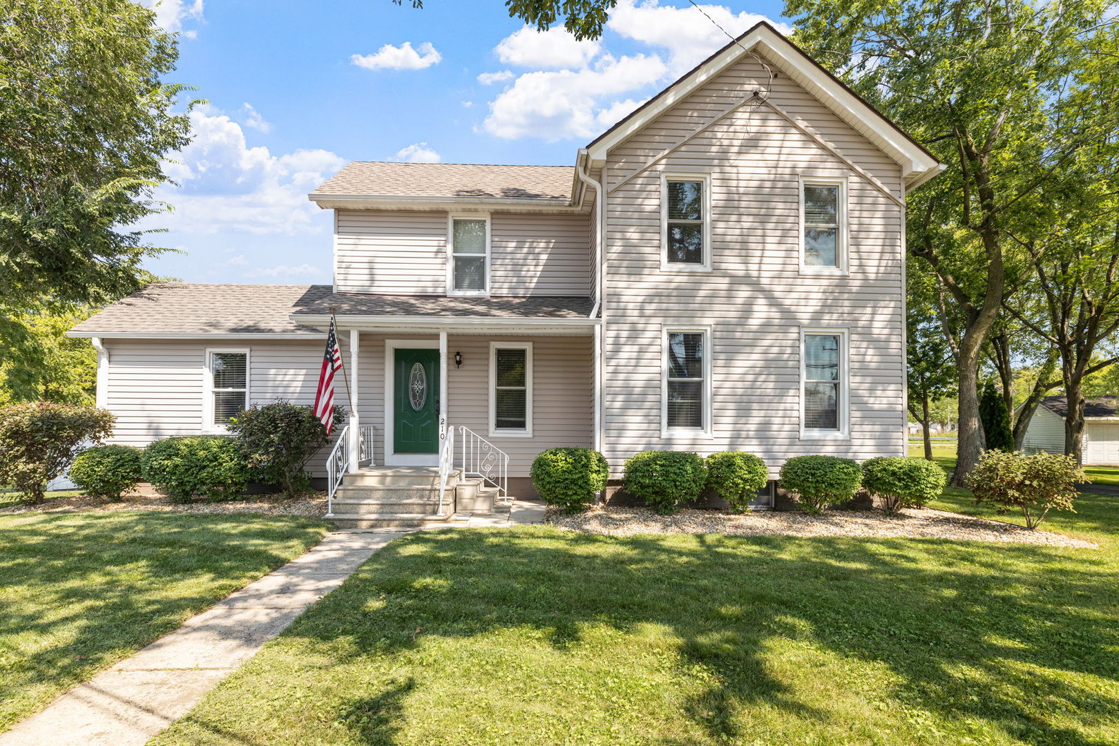 210 S Douglas Street, Elwood, IL 60421
