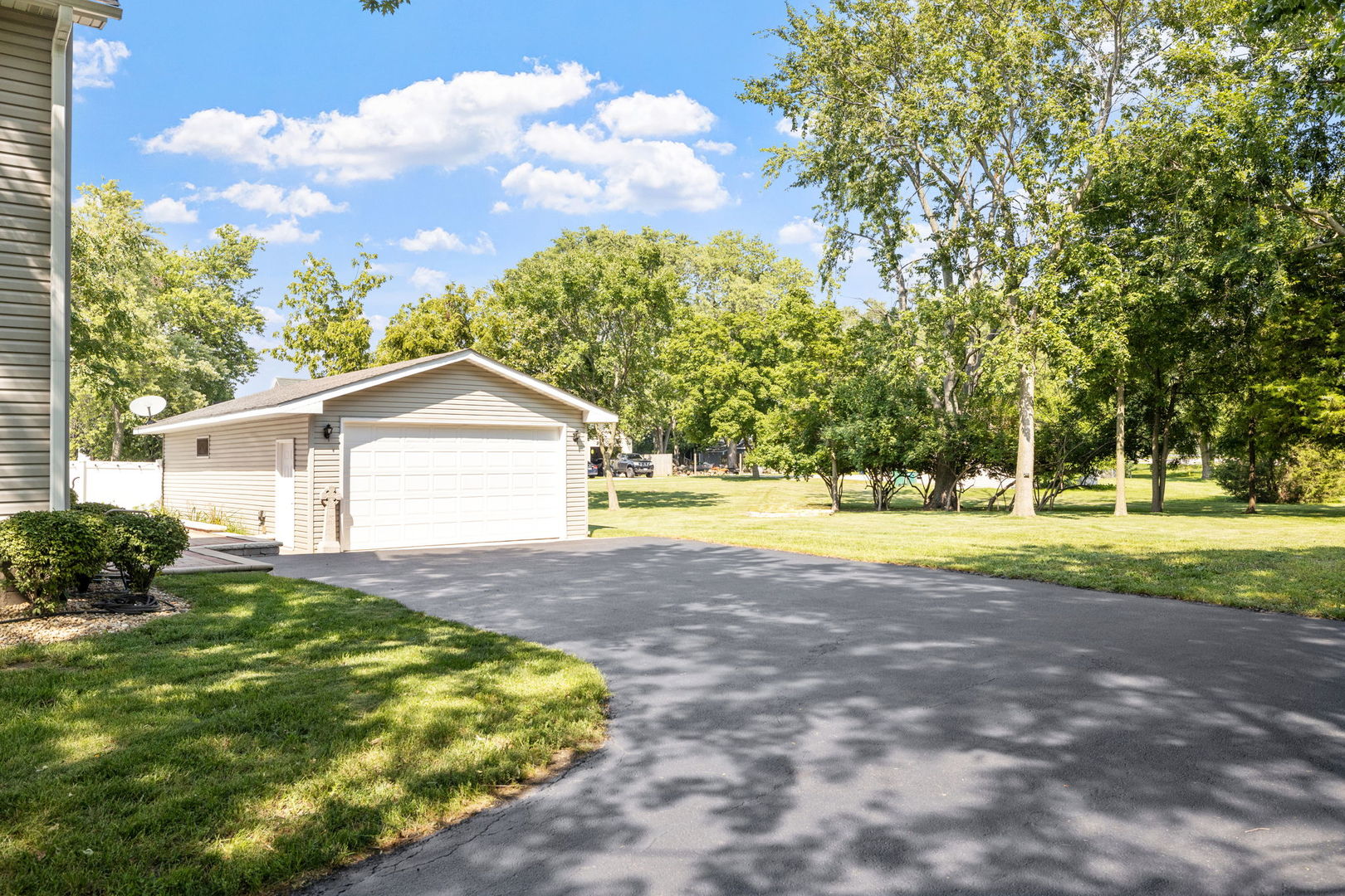 210 S Douglas Street, Elwood, IL 60421