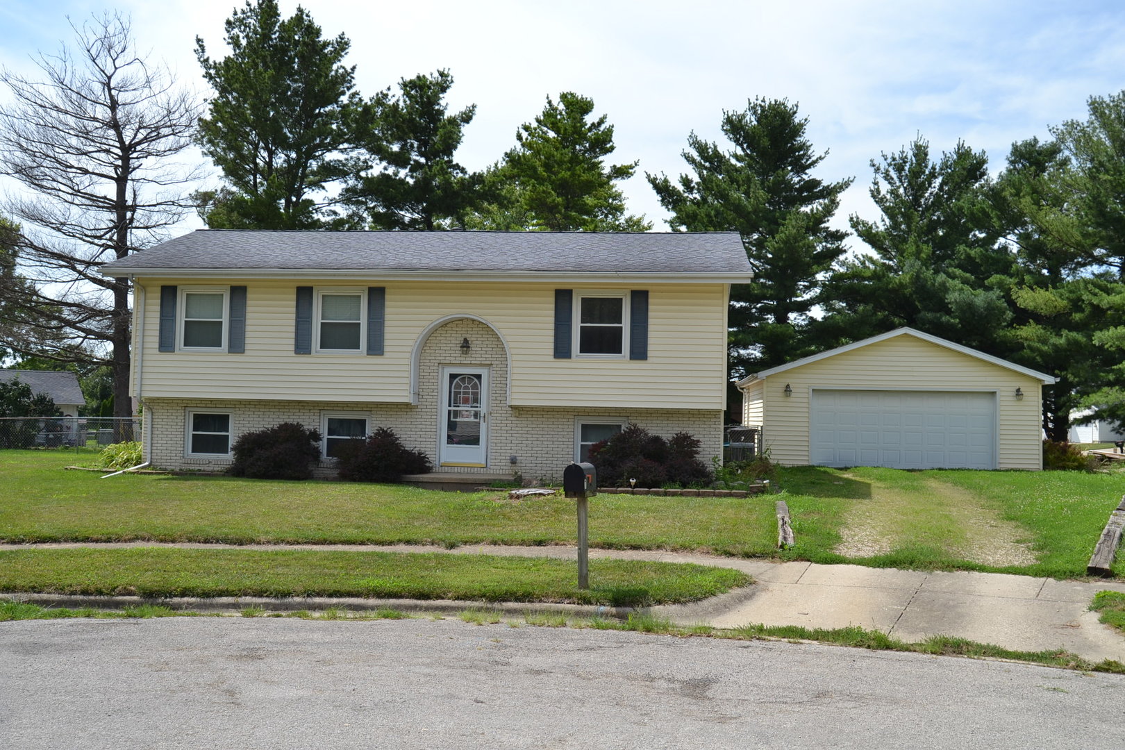 7 Blair Court, Clinton, IL 61727