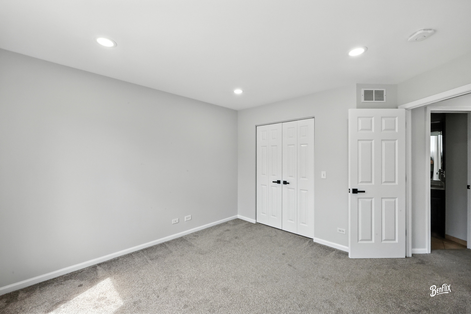 240 Taylor Court, Buffalo Grove, IL 60089