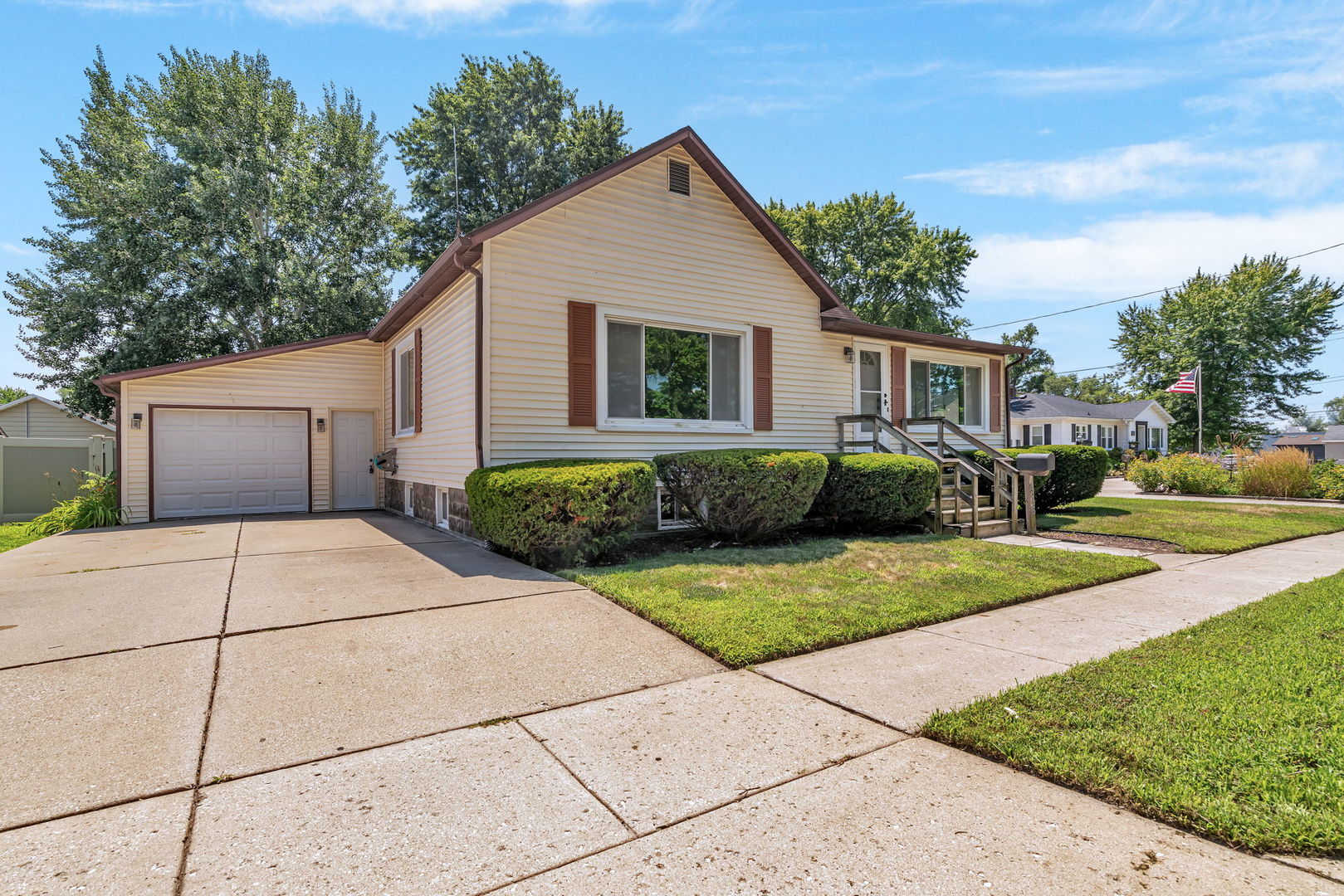 375 W Division Street, Coal City, IL 60416