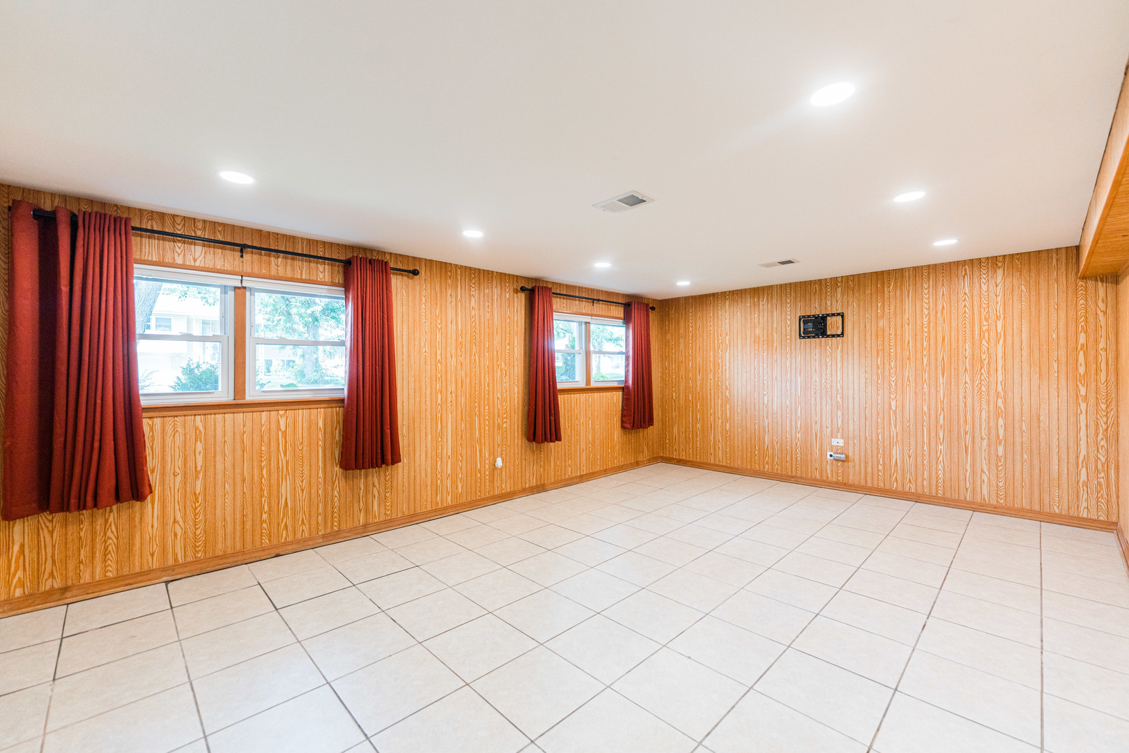 7 N Lincoln Avenue, Addison, IL 60101