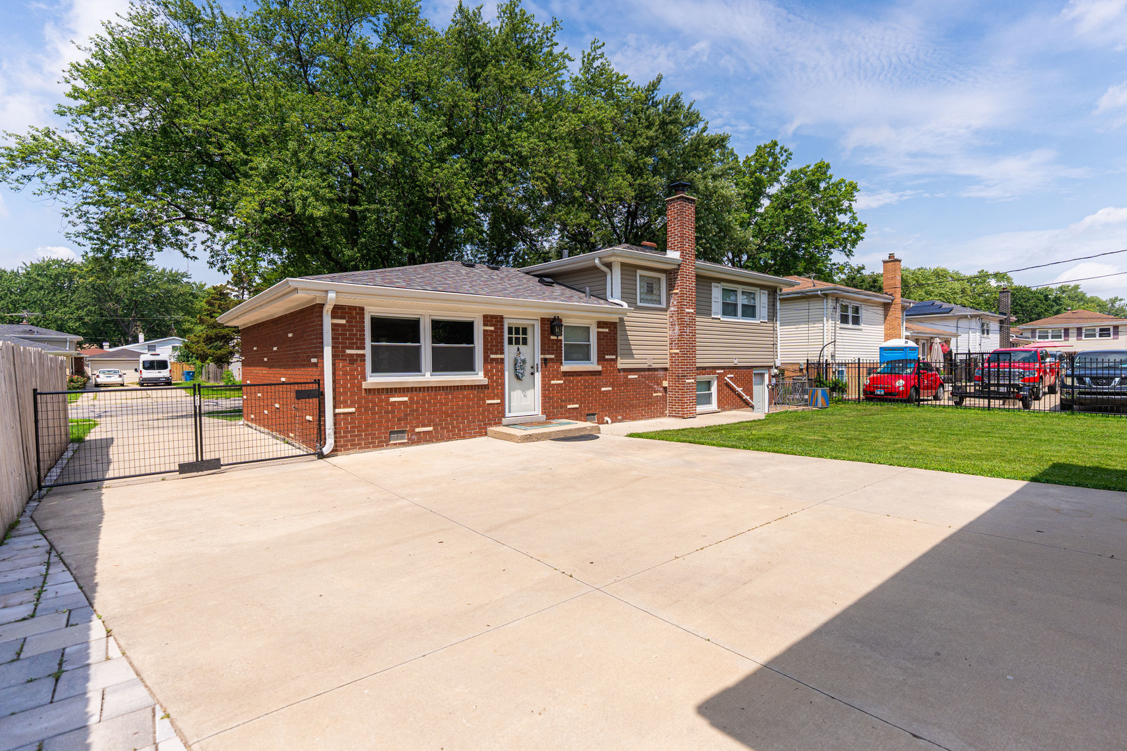 7 N Lincoln Avenue, Addison, IL 60101