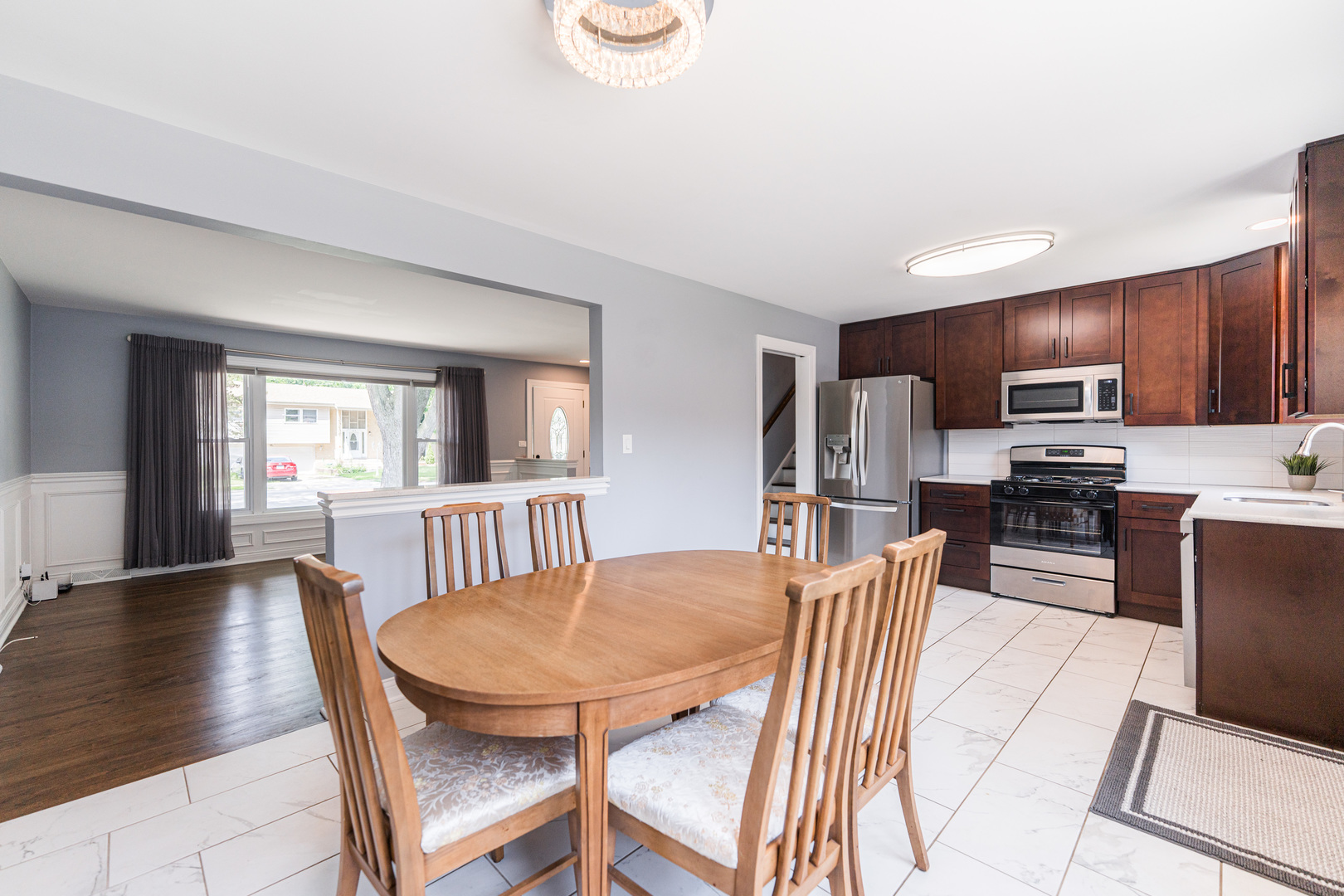 7 N Lincoln Avenue, Addison, IL 60101