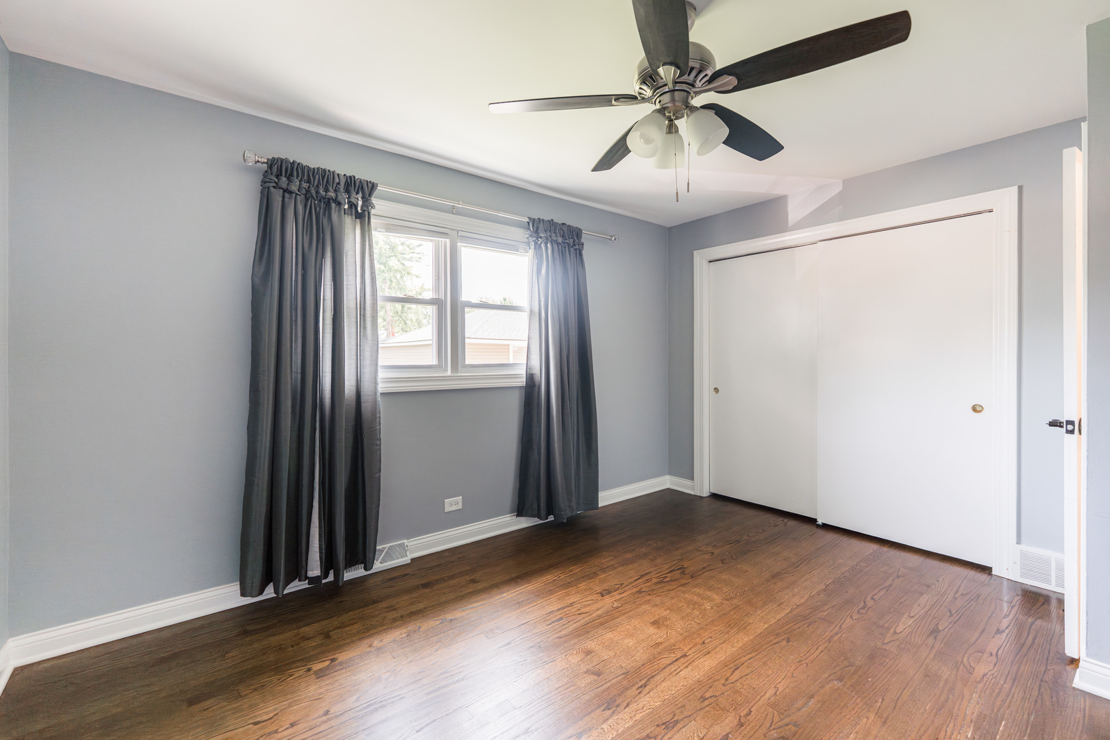 7 N Lincoln Avenue, Addison, IL 60101
