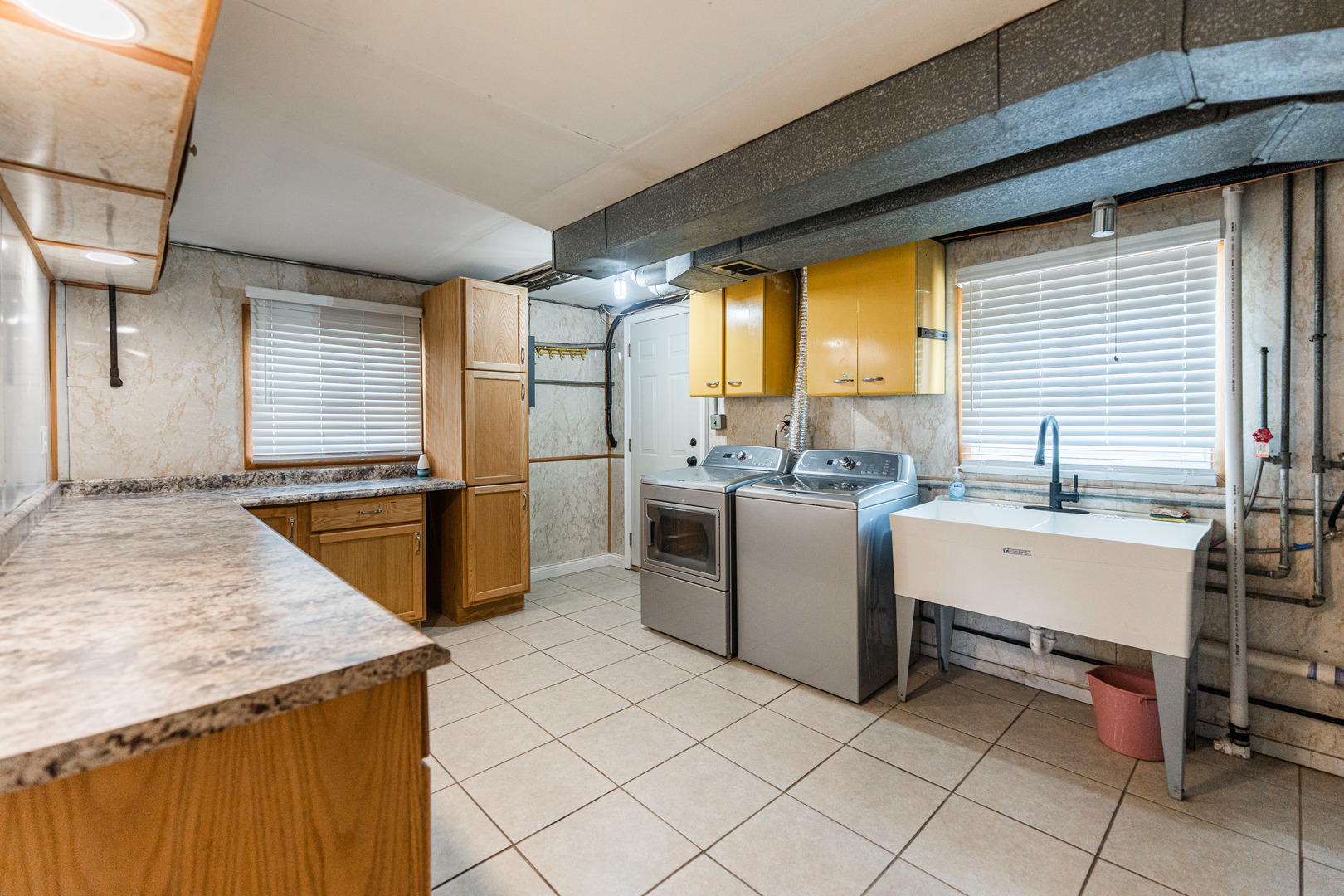 7 N Lincoln Avenue, Addison, IL 60101