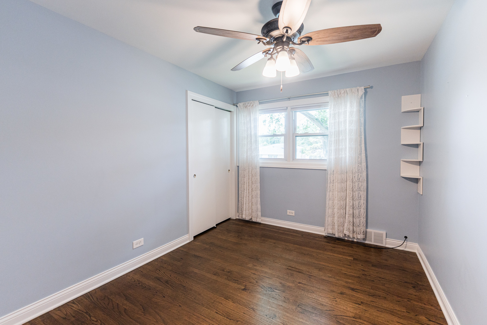 7 N Lincoln Avenue, Addison, IL 60101