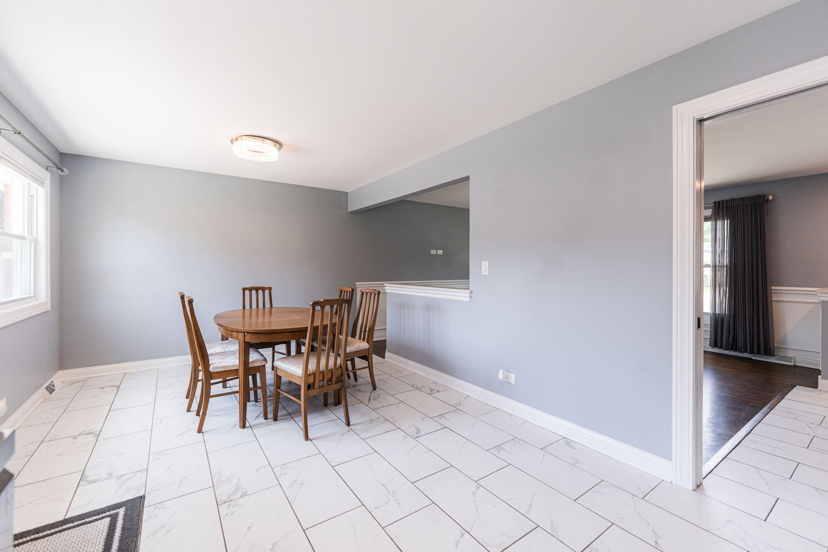 7 N Lincoln Avenue, Addison, IL 60101