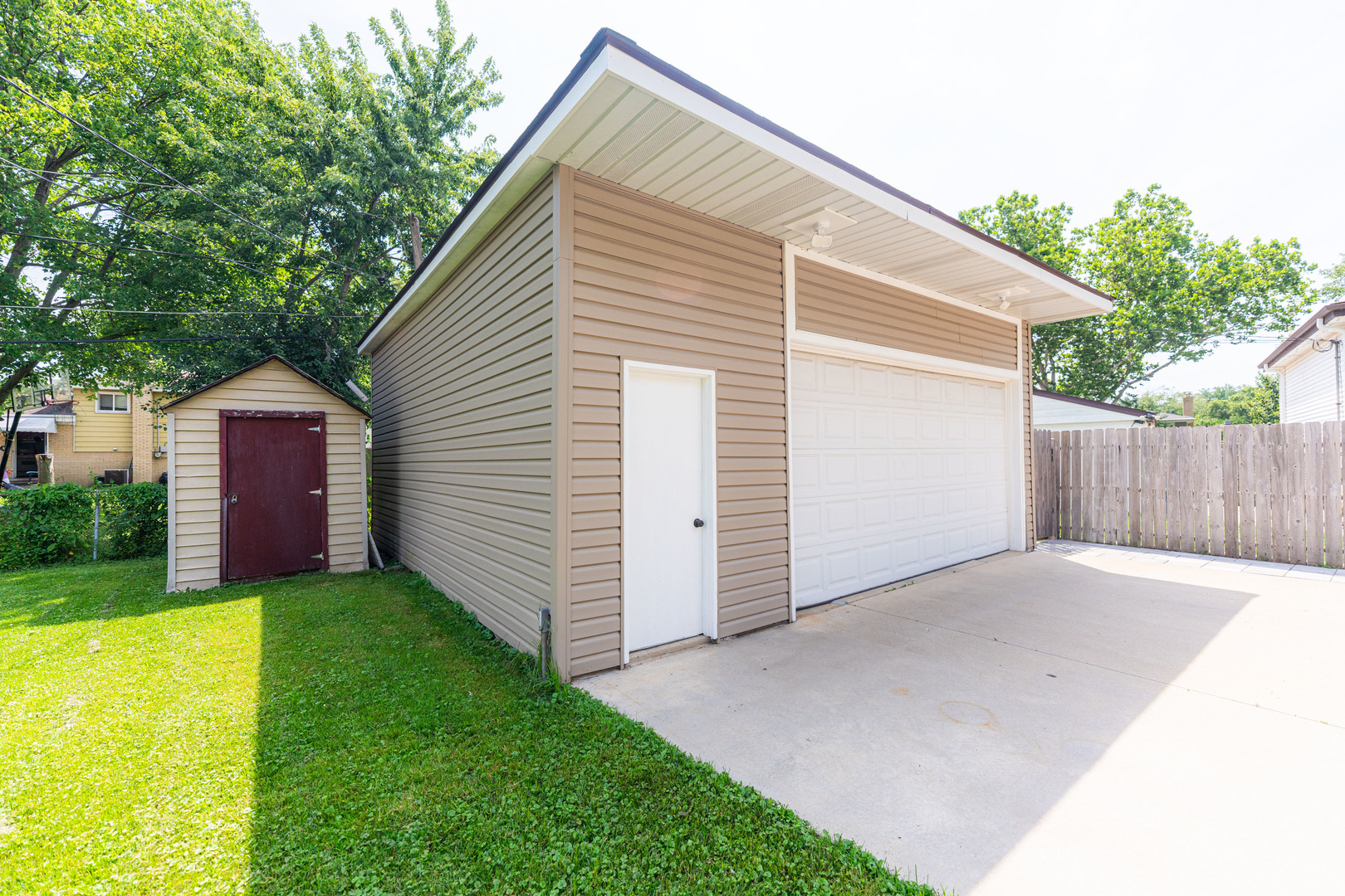7 N Lincoln Avenue, Addison, IL 60101