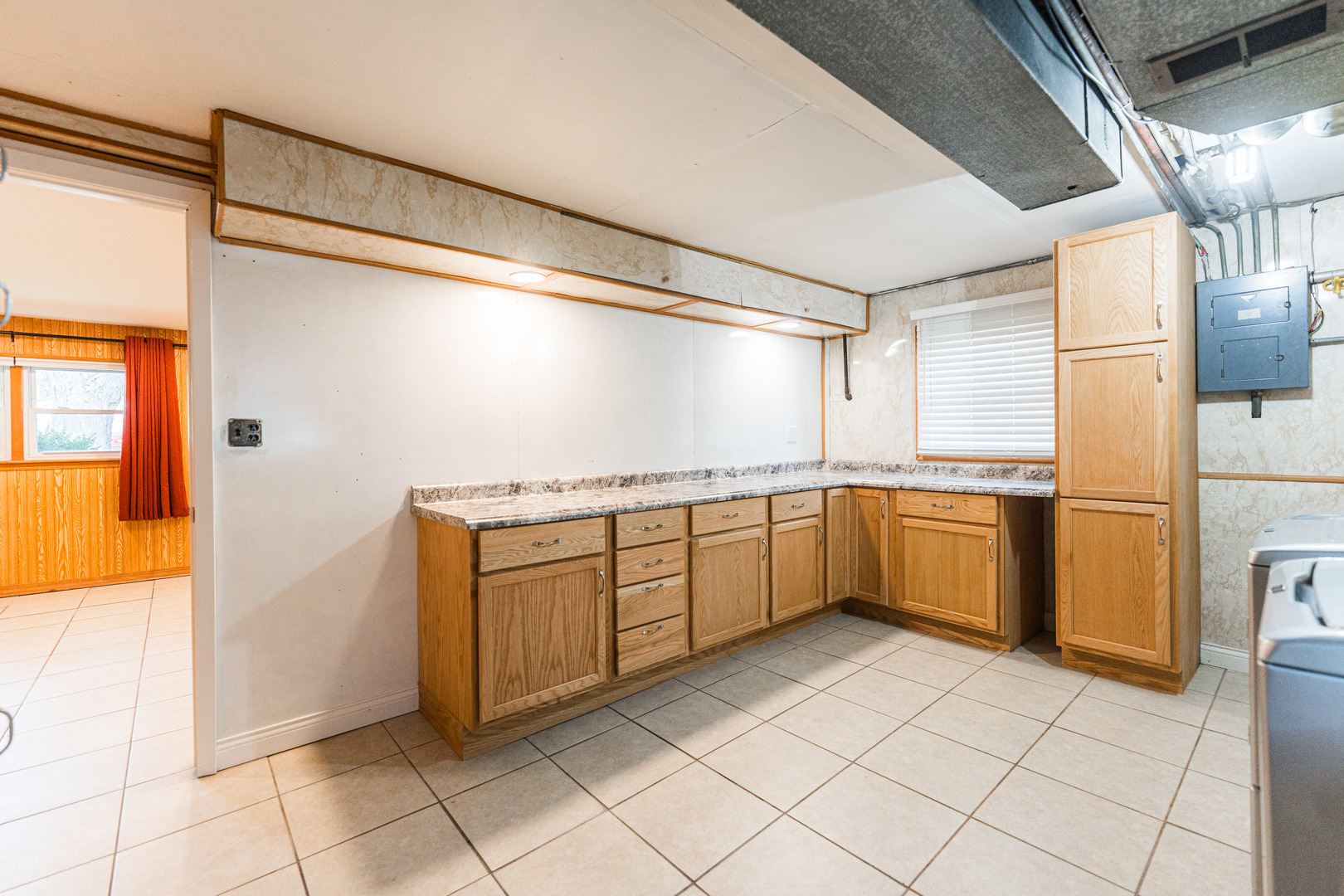 7 N Lincoln Avenue, Addison, IL 60101