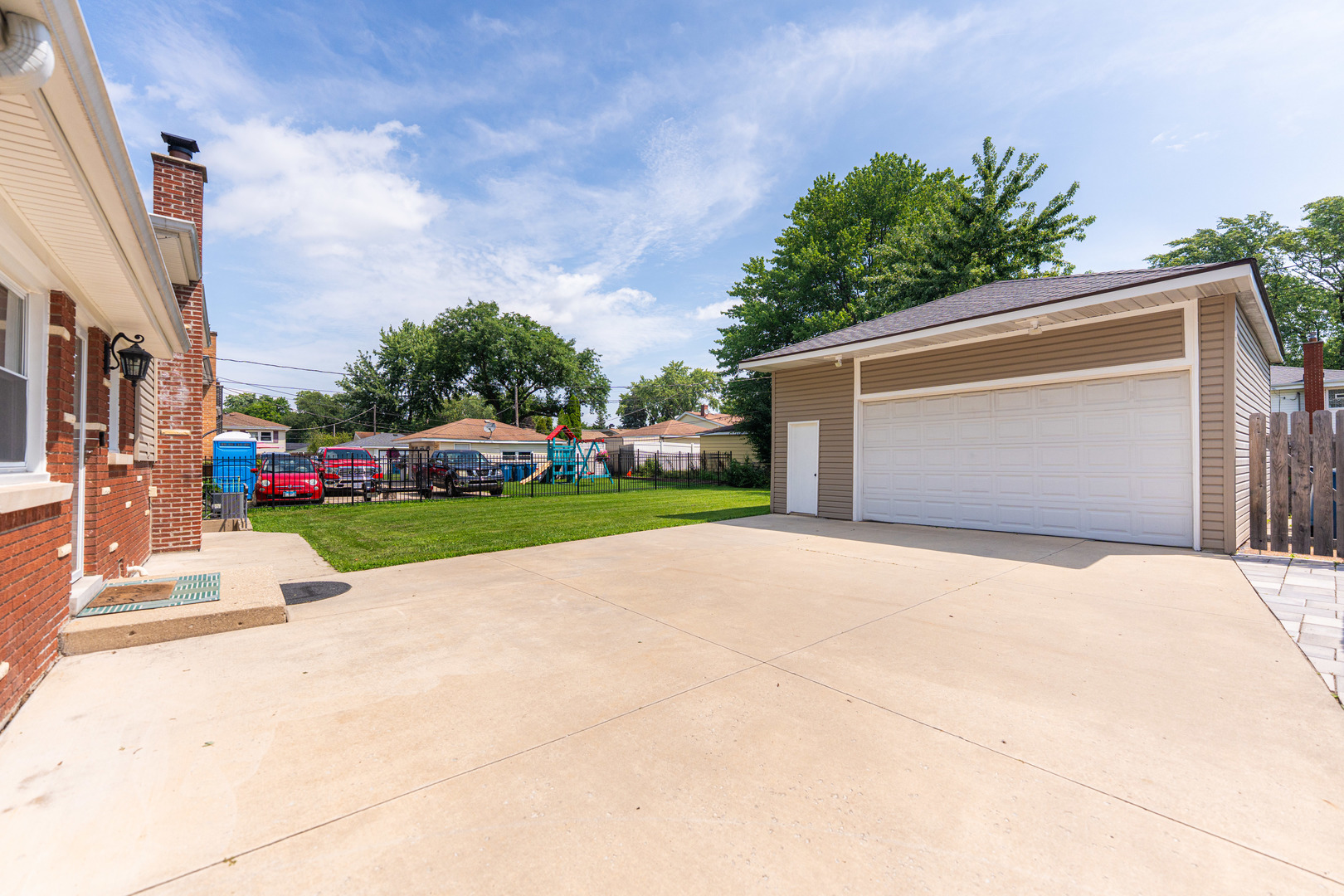 7 N Lincoln Avenue, Addison, IL 60101