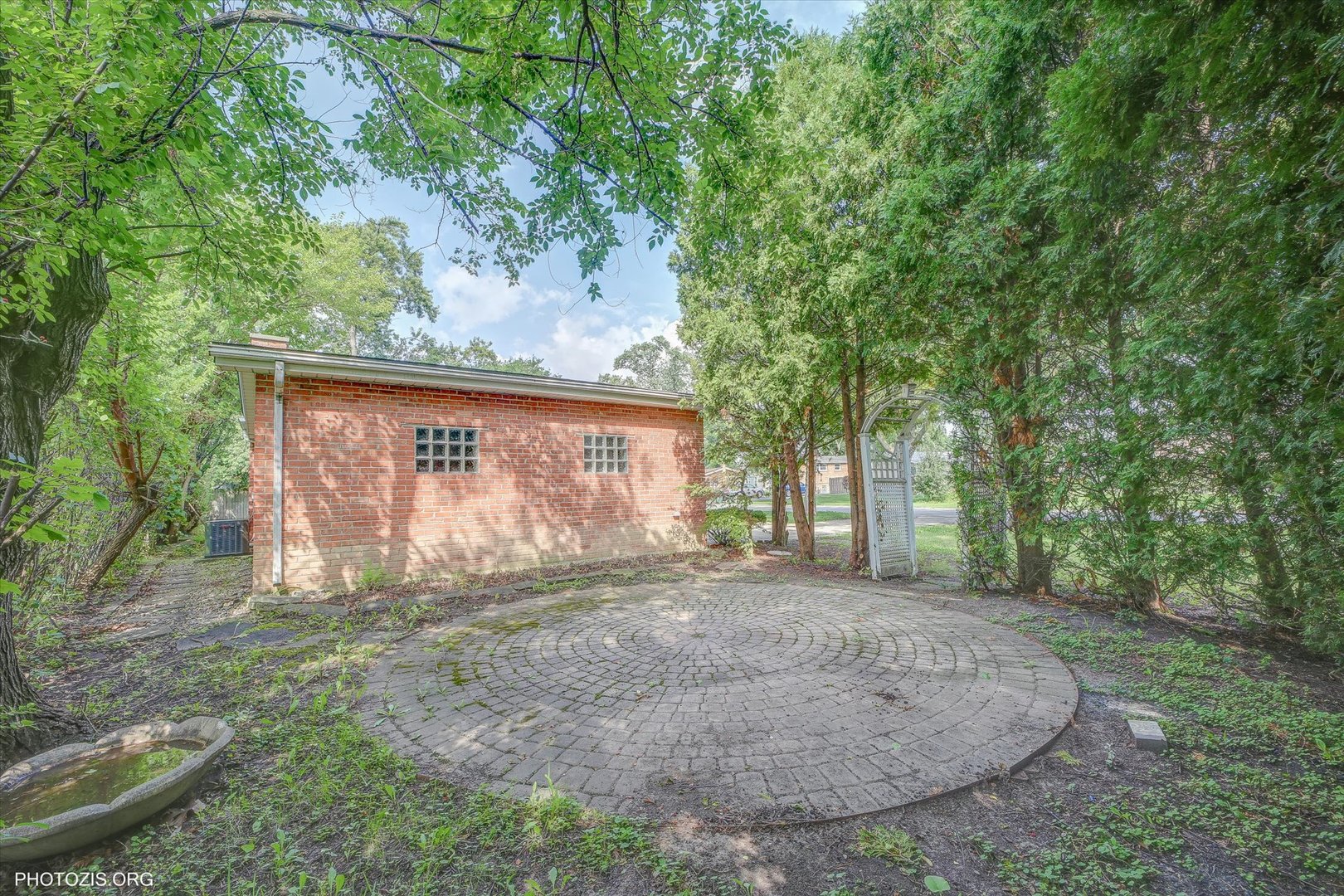 2411 Fontana Drive, Glenview, IL 60025