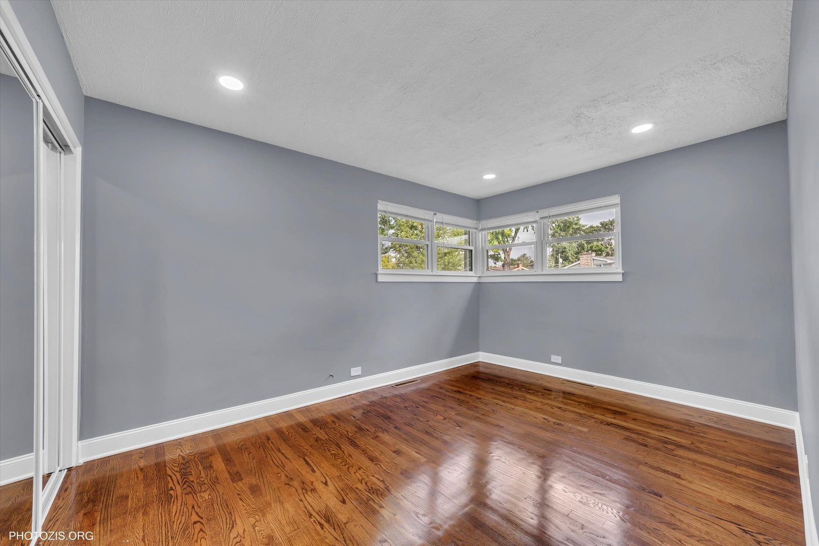 2411 Fontana Drive, Glenview, IL 60025