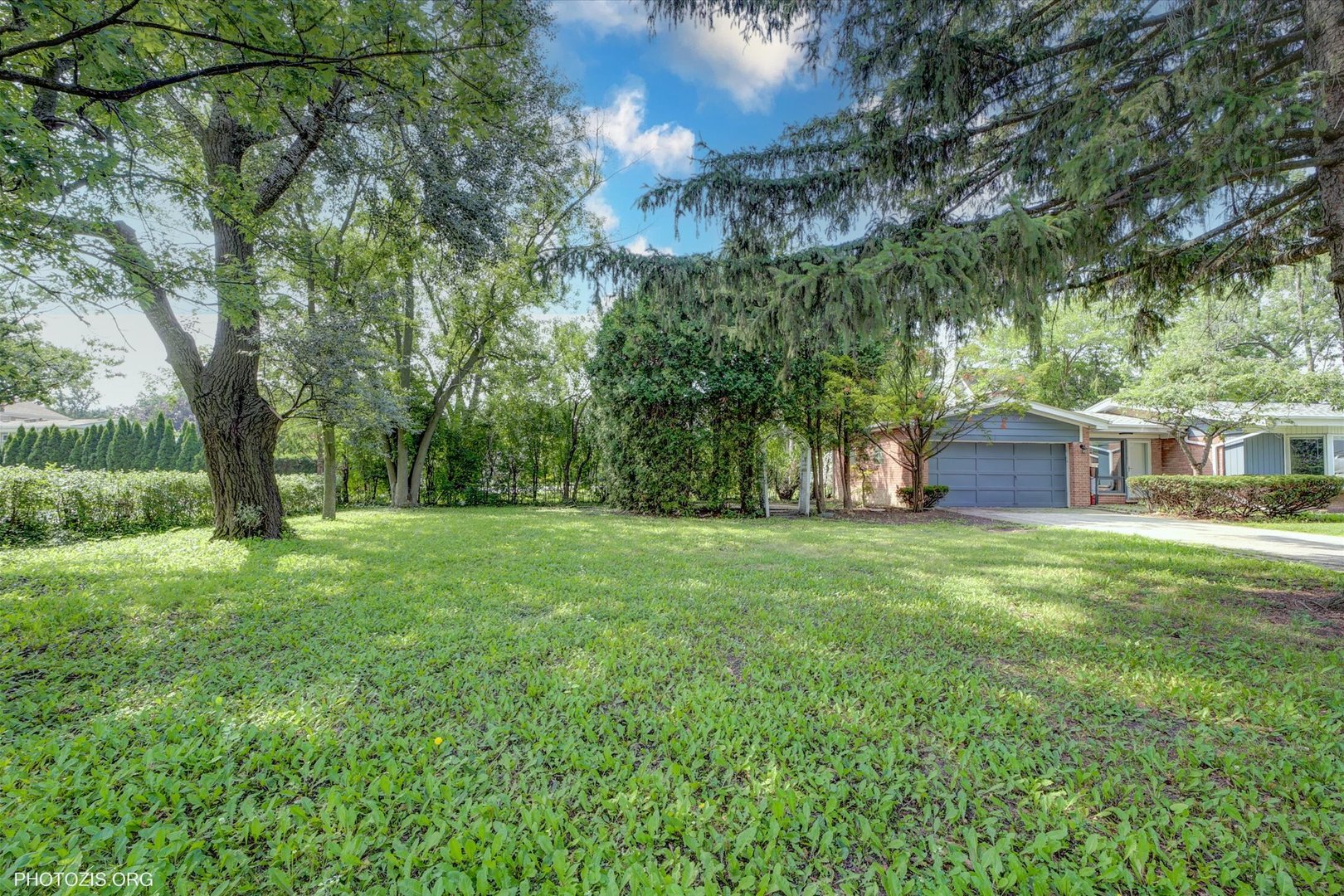 2411 Fontana Drive, Glenview, IL 60025