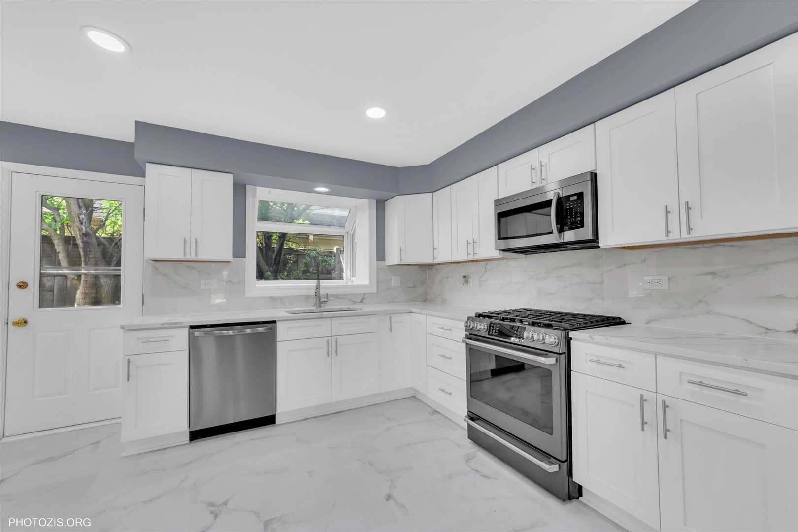 2411 Fontana Drive, Glenview, IL 60025