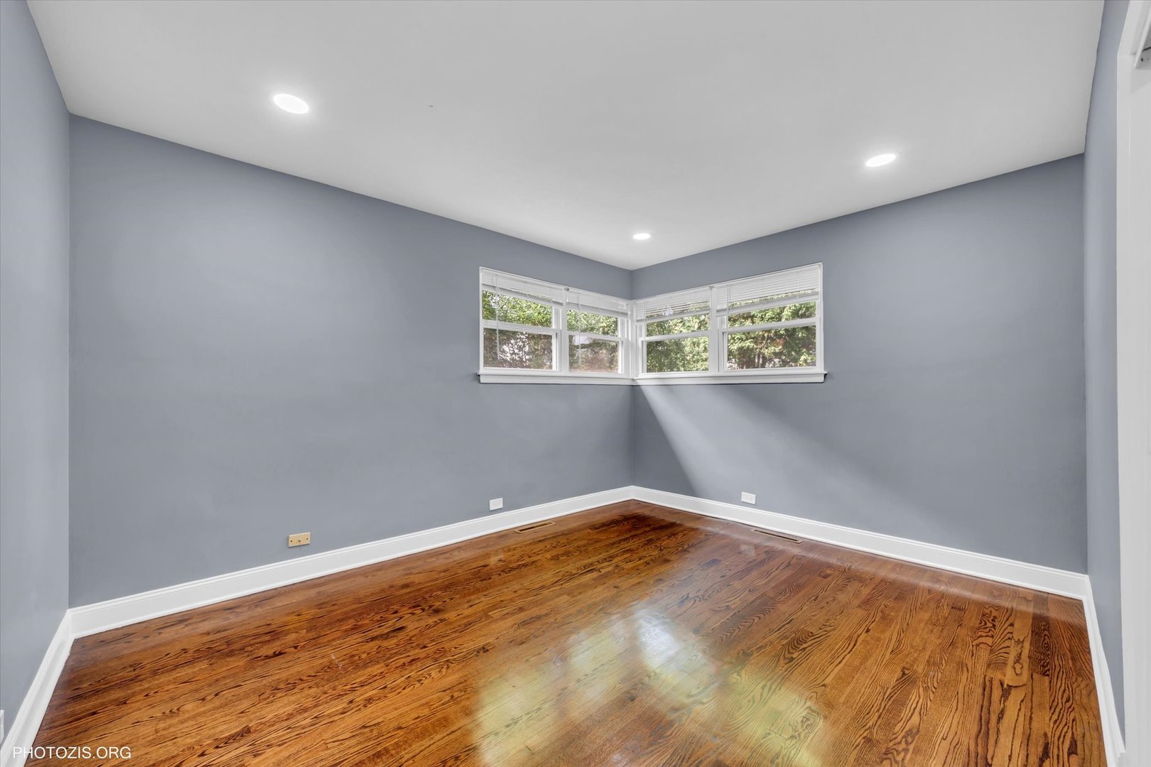 2411 Fontana Drive, Glenview, IL 60025