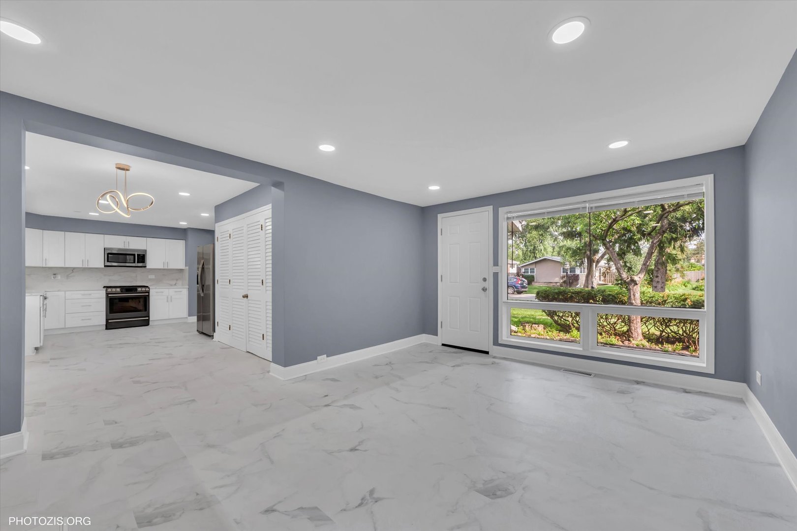 2411 Fontana Drive, Glenview, IL 60025