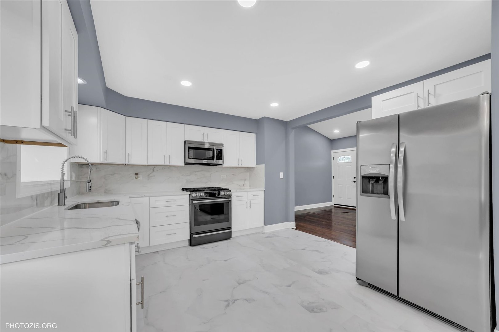 2411 Fontana Drive, Glenview, IL 60025
