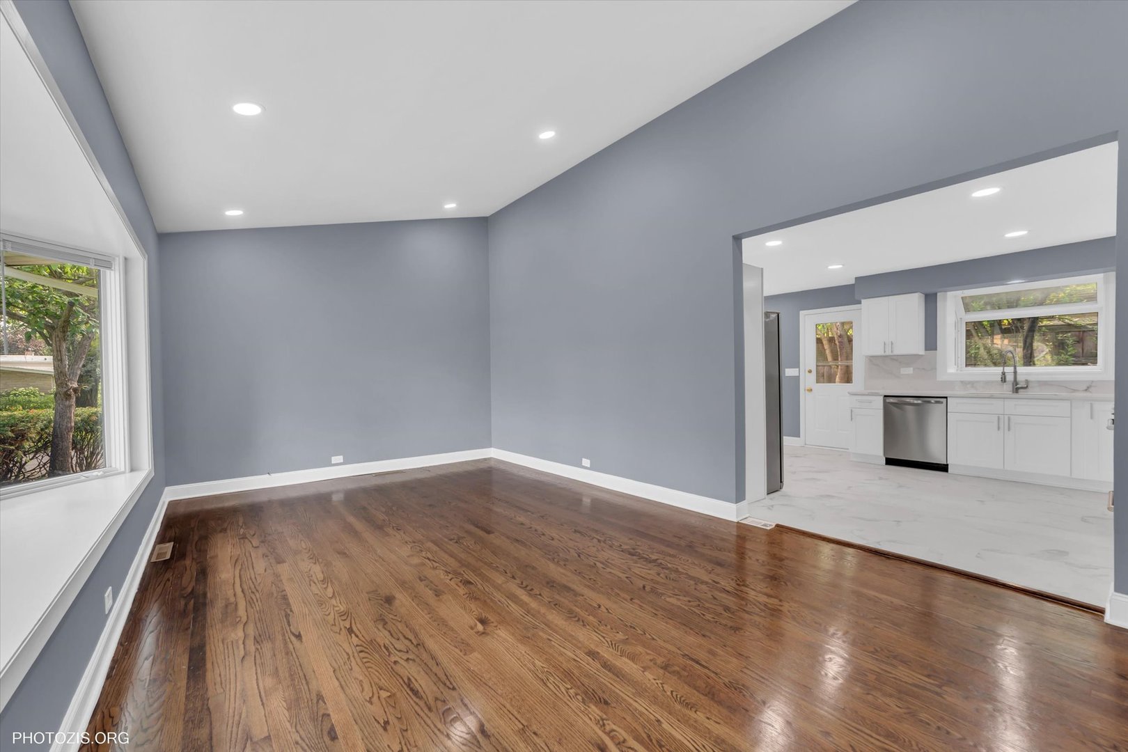 2411 Fontana Drive, Glenview, IL 60025