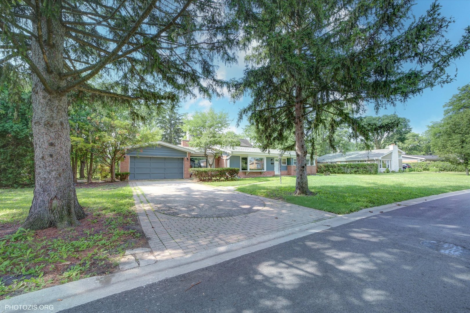 2411 Fontana Drive, Glenview, IL 60025