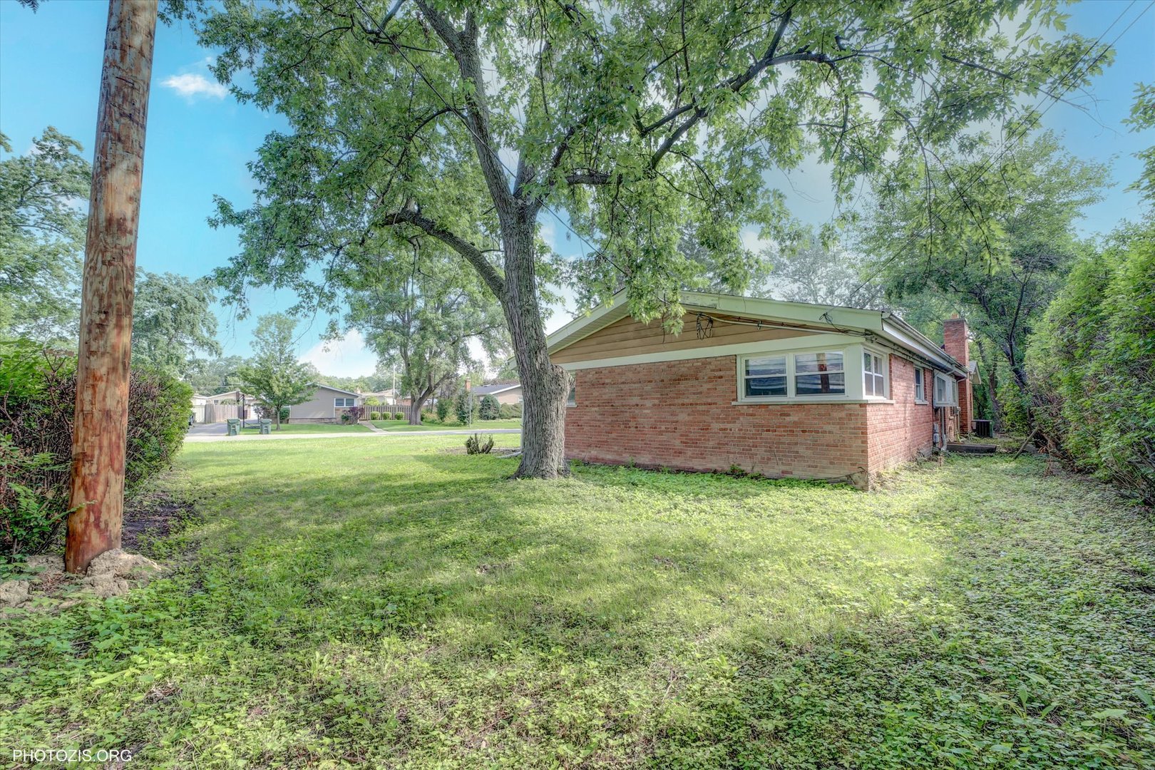 2411 Fontana Drive, Glenview, IL 60025