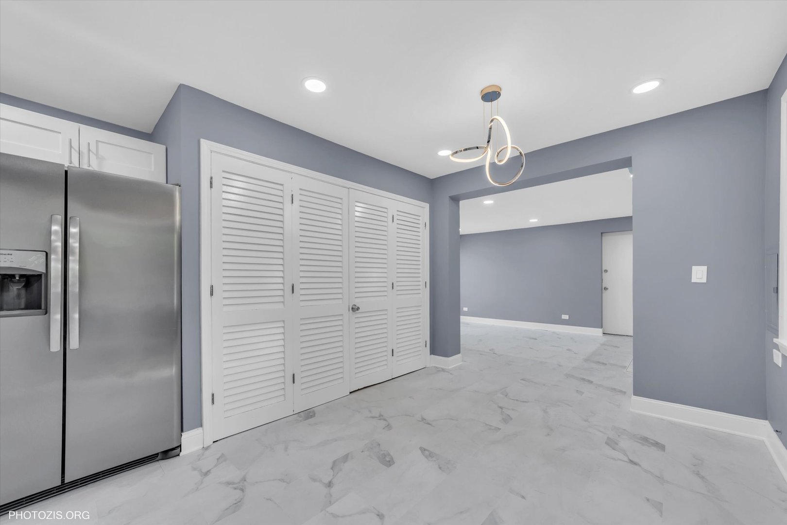 2411 Fontana Drive, Glenview, IL 60025