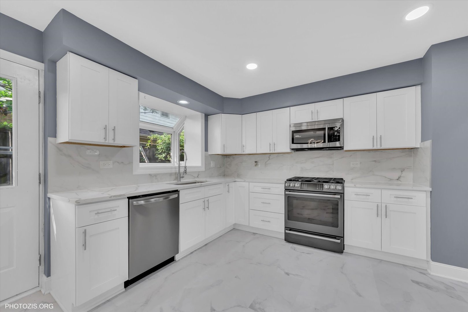 2411 Fontana Drive, Glenview, IL 60025