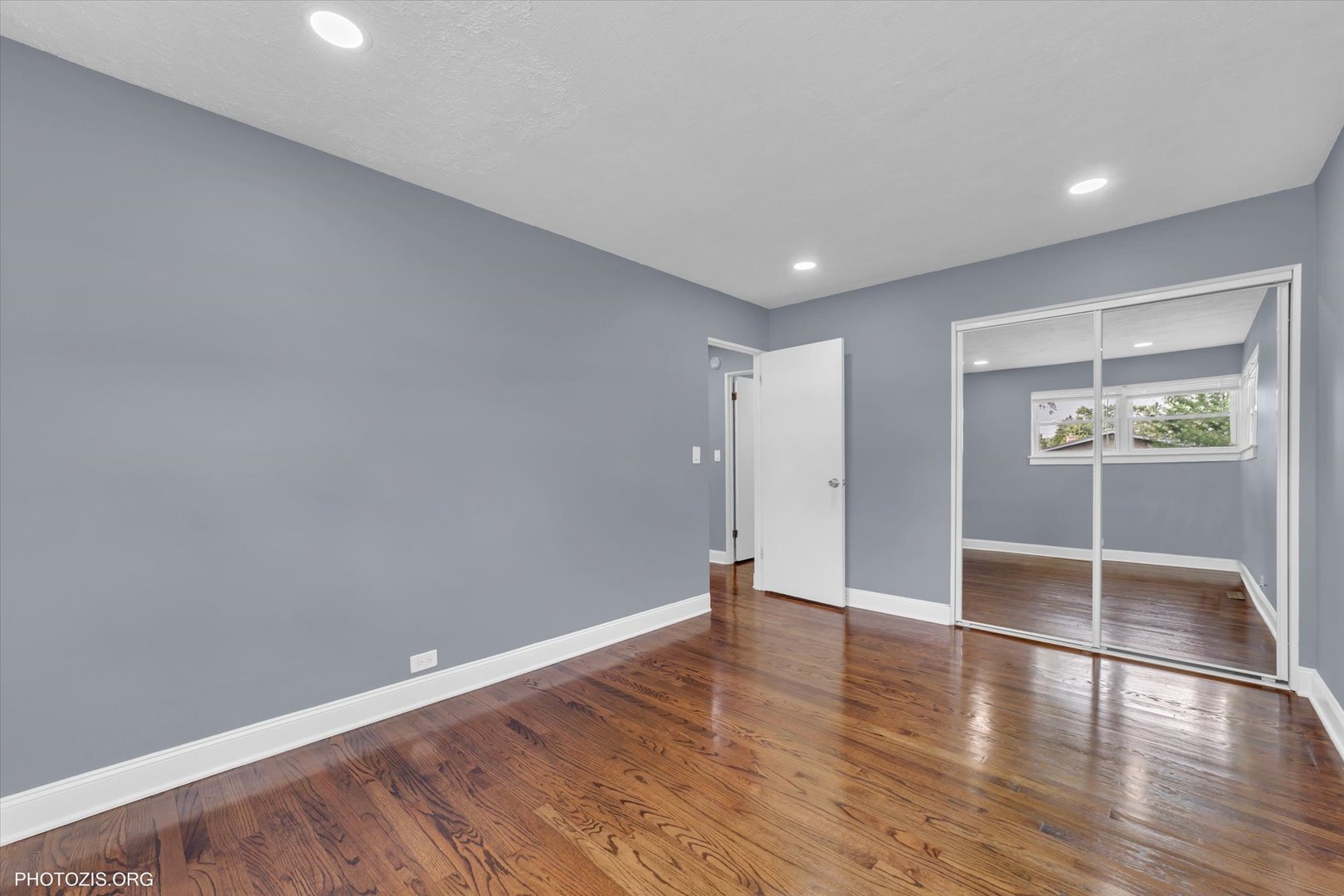 2411 Fontana Drive, Glenview, IL 60025