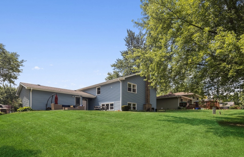 23W468 Moraine Court, Naperville, IL 60540