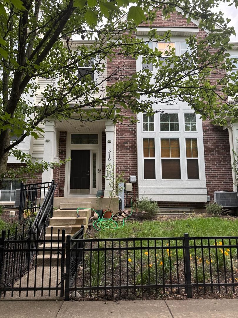 516 GROSVENOR Lane, Aurora, IL 60504