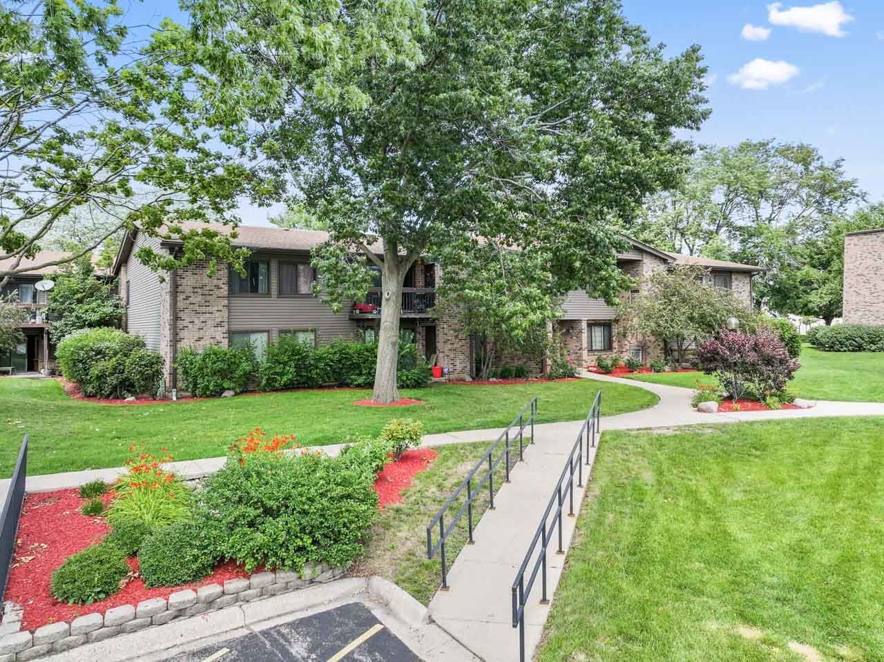 1134 E Randville Drive #1K, Palatine, IL 60074