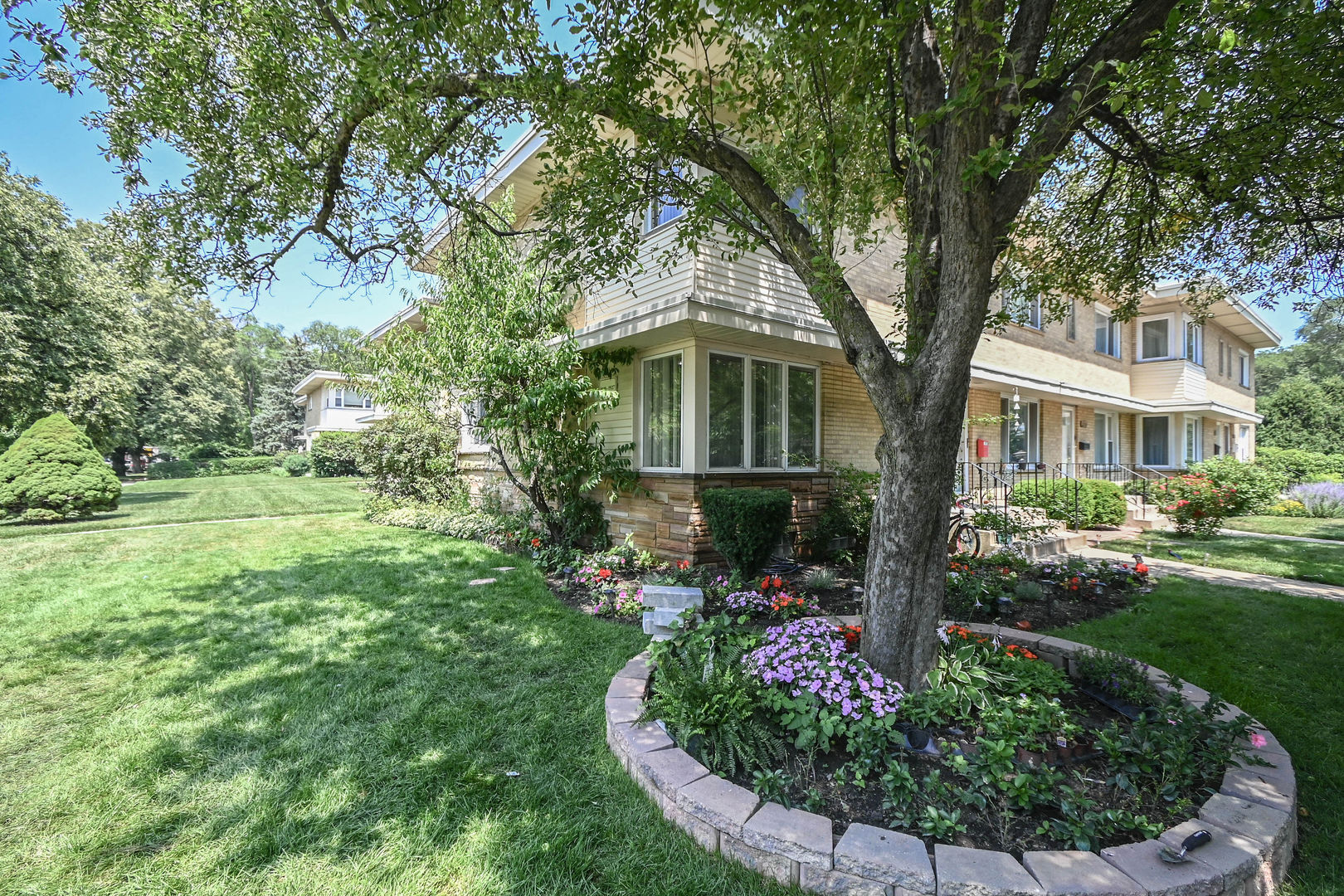 1927 Lee Street, Evanston, IL 60202