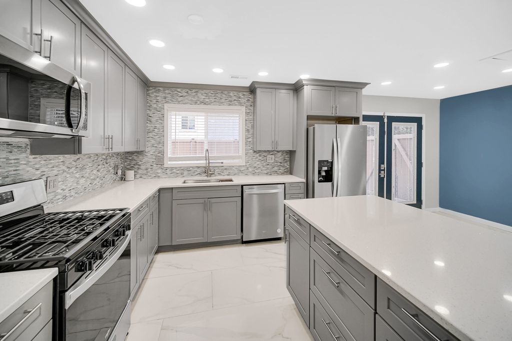 22456 yates Avenue, Sauk Village, IL 60411