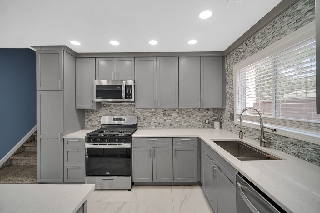 22456 yates Avenue, Sauk Village, IL 60411