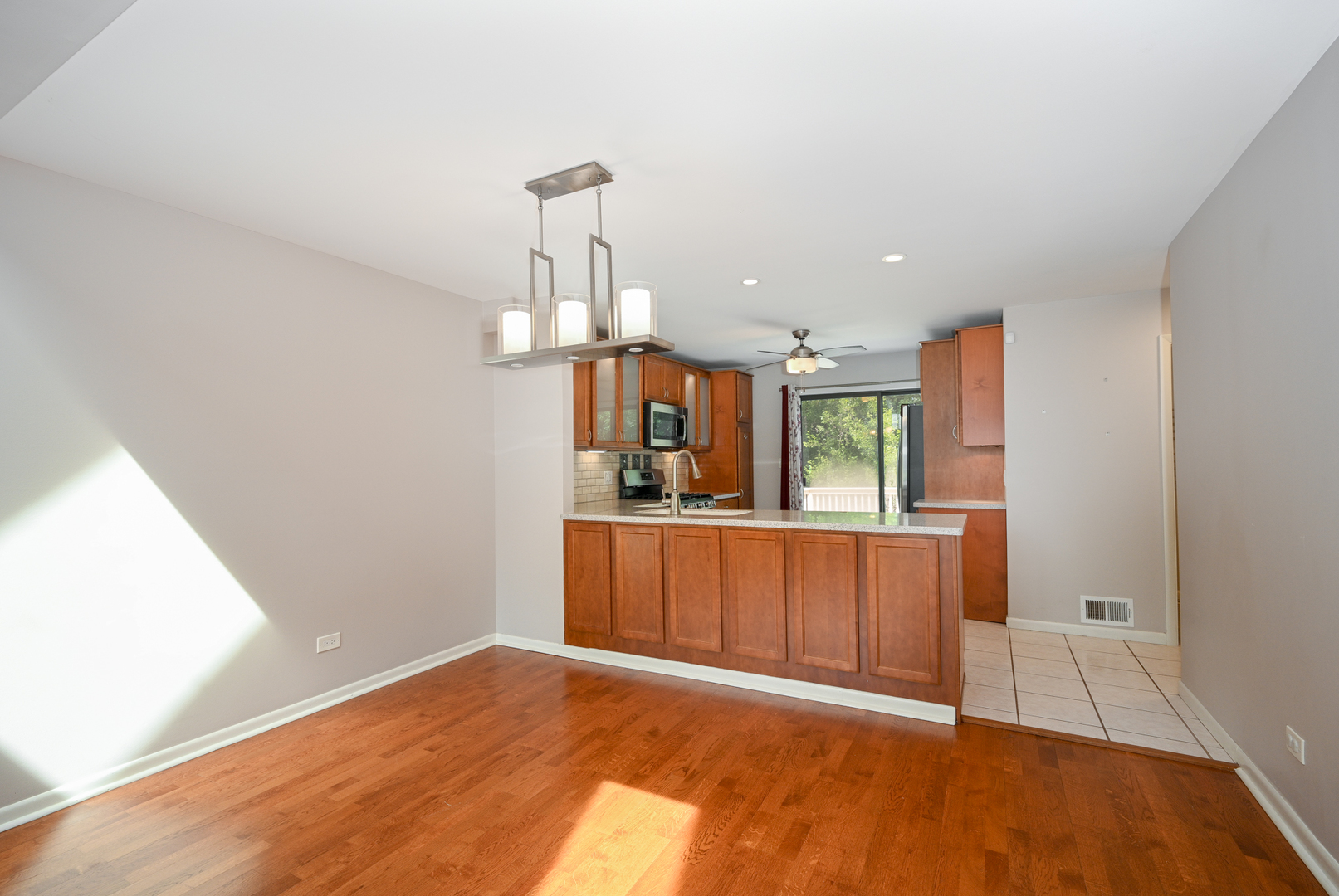10860 S 84th Avenue, Palos Hills, IL 60465