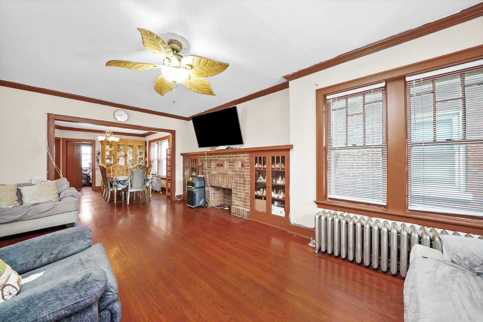6234 S ALBANY Avenue, Chicago, IL 60629