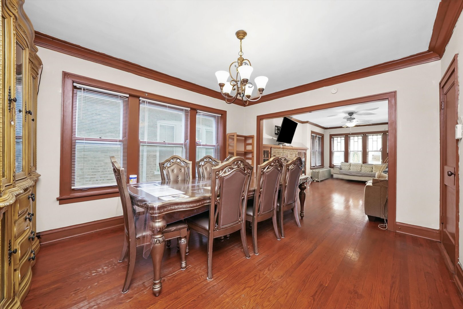 6234 S ALBANY Avenue, Chicago, IL 60629